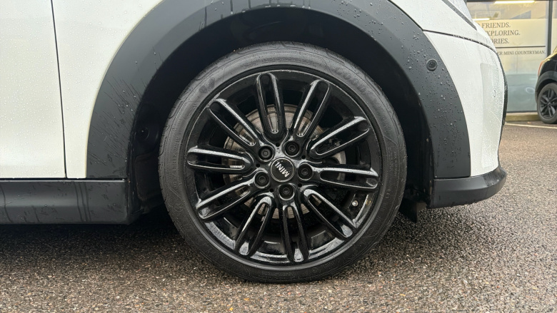 MINI Hatchback 1.5 Cooper Exclusive Premium 3dr Auto Petrol Hatchback